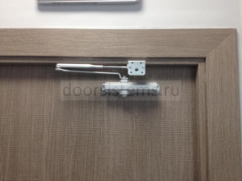 Доводчик DORMA TS Compakt в бизнес-центре Бородинская панорама