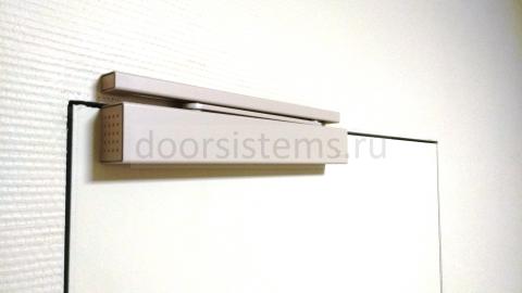 Доводчик DORMA (dormakaba) TS-97 в офисе Cauri