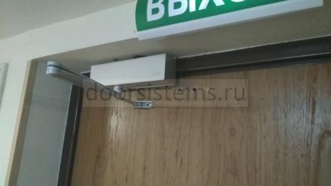 Доводчик DORMA TS-83 на входной двери