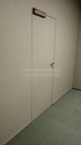 Доводчик DORMA (dormakaba) TS-97 в офисе Cauri
