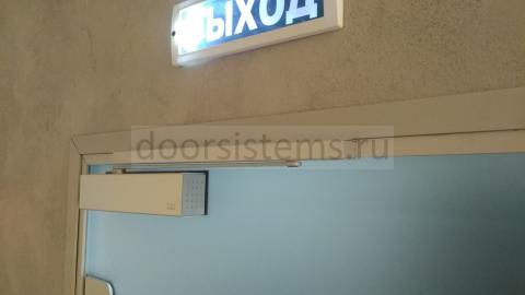 Доводчик DORMA (dormakaba) TS-92 в стоматологии Амин Дент