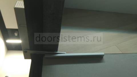 Дверные доводчики dormakaba TS-97 в офисе компании TECE