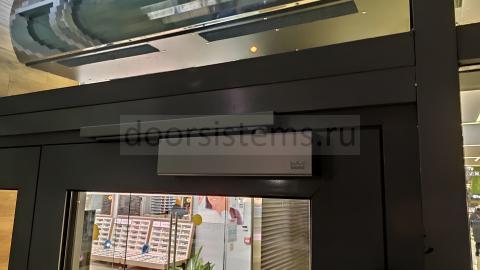 DORMA (dormakaba) TS-93 в ТЦ Браво