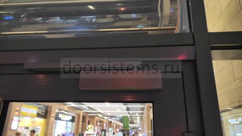DORMA (dormakaba) TS-93 в ТЦ Браво