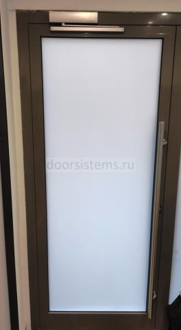 Доводчик Geze TS-5000 в салоне красоты