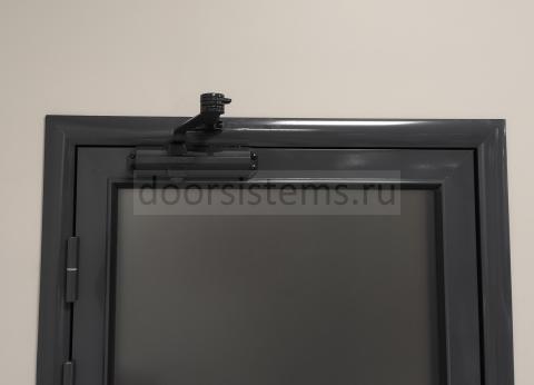 DORMA (dormakaba) TS-68 в офисе Эссилор Луйс Оптика