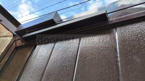 Доводчик со скользящим каналом DORMA TS-93 установлен на калитке