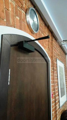Доводчик DORMA TS-83 на арочной двери